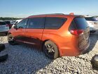 2018 Chrysler Pacifica Touring L Red vin: 2C4RC1BG8JR234375