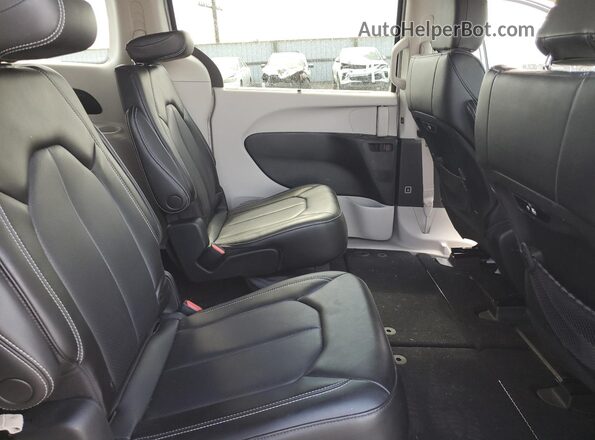 2C4RC1BGXPR526991 2023 CHRYSLER PACIFICA Серебряный Вид задней части салона