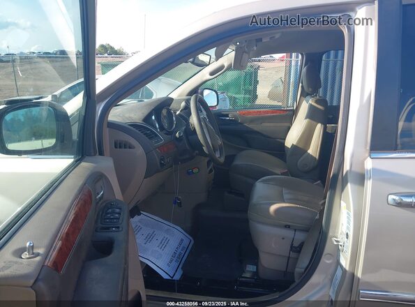 2C4RC1CG2GR283224 2016 CHRYSLER TOWN & COUNTRY Желто-коричневый Вид салона спереди