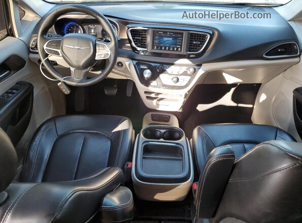 2C4RC1DG1LR264947 2020 CHRYSLER VOYAGER Черный Вид панели приборов