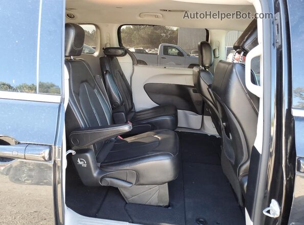 2C4RC1DG1LR264947 2020 CHRYSLER VOYAGER Черный Вид задней части салона
