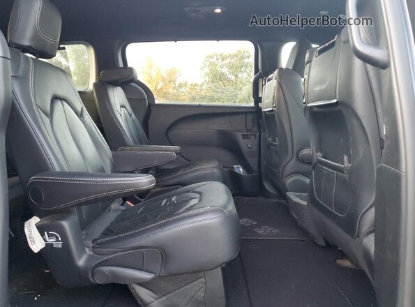 2C4RC1EG1JR226713 2018 CHRYSLER PACIFICA Black Rear interior view