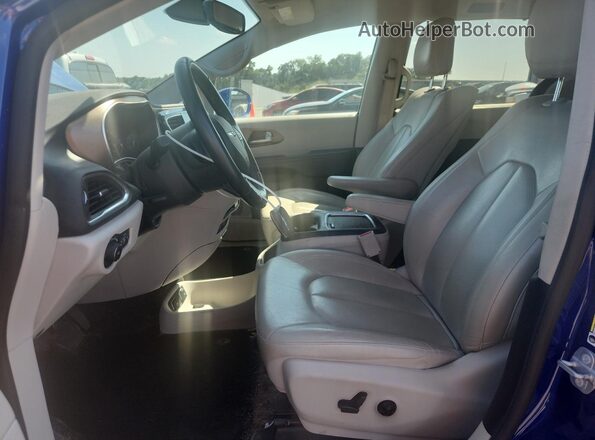 2C4RC1EG8JR321883 2018 CHRYSLER PACIFICA Blue Vista interior delantera