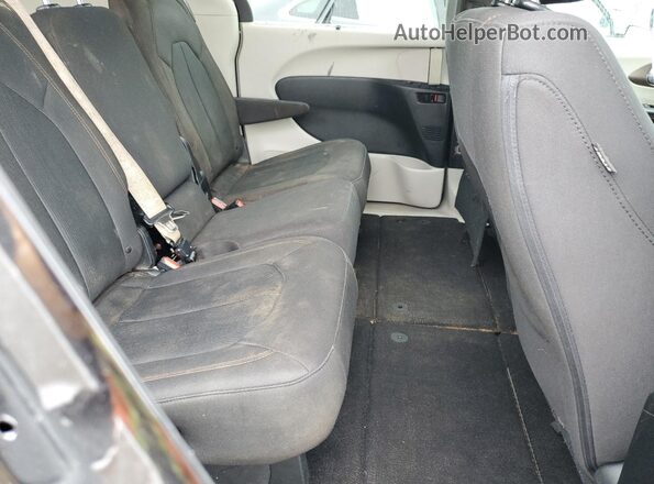 2C4RC1FG9JR124543 2018 CHRYSLER PACIFICA Black Widok wnętrza z tyłu