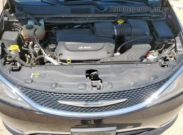 2C4RC1FGXJR139620 2018 CHRYSLER PACIFICA Burgundy Vista del compartimento del motor