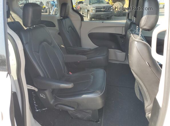 2C4RC1GG3JR258222 2018 CHRYSLER PACIFICA White უკანა სალონის ხედი