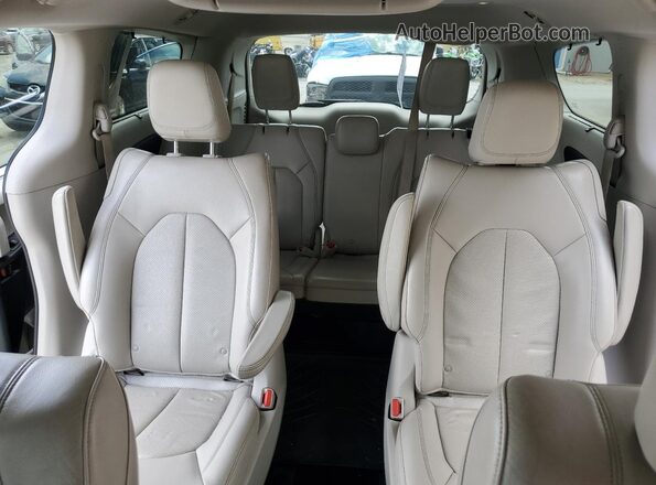 2C4RC1L73JR145103 2018 CHRYSLER PACIFICA Tan Vista de los asientos traseros
