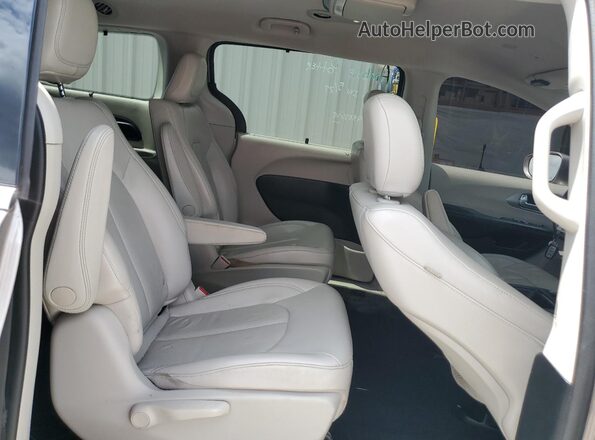 2C4RC1L73JR145103 2018 CHRYSLER PACIFICA Tan Vista interior trasera