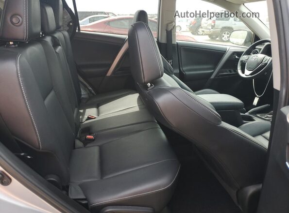 2T3DFREV3JW769758 2018 TOYOTA LIMITED Silver Вид задніх сидінь