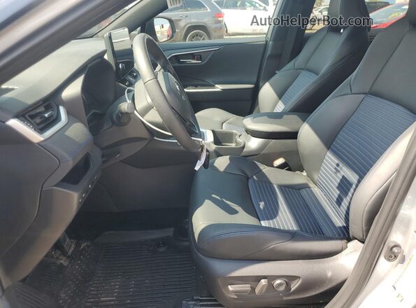 2T3E6RFV7RW057350 2024 TOYOTA RAV4 Silver Widok wnętrza z przodu