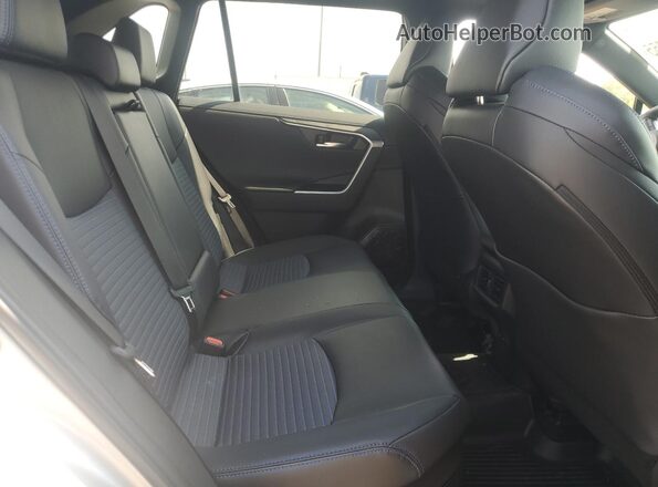 2T3E6RFV7RW057350 2024 TOYOTA RAV4 Silver Widok wnętrza z tyłu