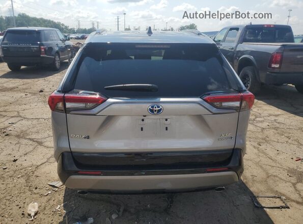 2T3E6RFV7RW057350 2024 TOYOTA RAV4 Silver Widok z tyłu