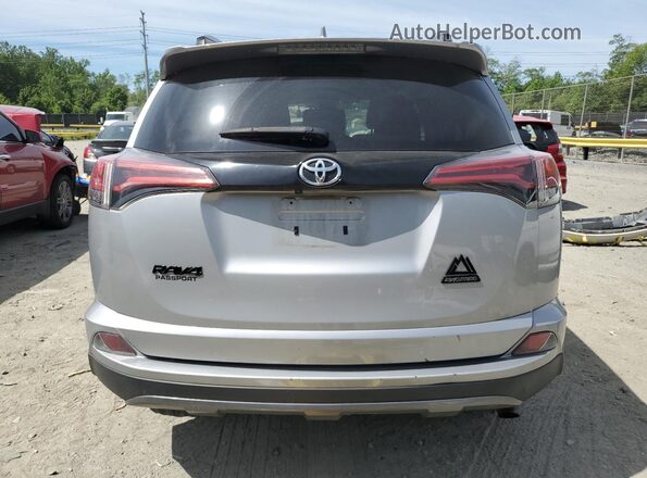 2T3RFREV5JW827150 2018 TOYOTA RAV4 Silver Вид ззаду