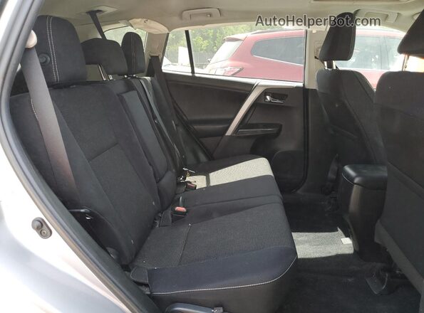 2T3RFREV5JW827150 2018 TOYOTA RAV4 Silver Вид задньої частини салону