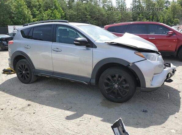 2T3RFREV5JW827150 2018 TOYOTA RAV4 Silver Передня права чверть
