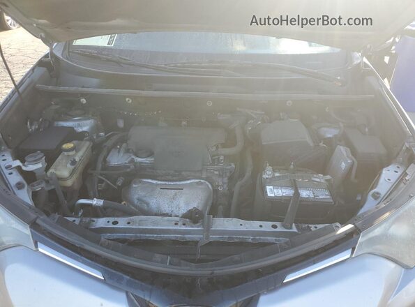 2T3RFREV9JW707643 2018 TOYOTA RAV4 Silver Widok wnętrza z tyłu