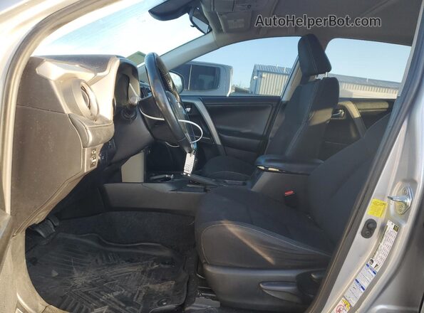 2T3RFREV9JW707643 2018 TOYOTA RAV4 Silver Widok wnętrza z przodu
