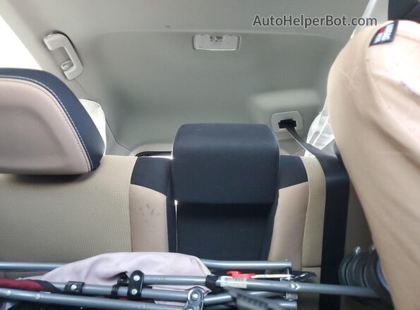 2T3WFREV7JW419378 2018 TOYOTA RAV4 White Widok tylnych siedzeń
