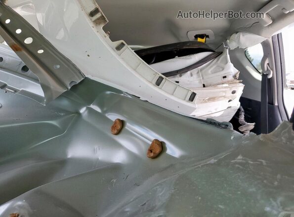 2T3WFREV9JW484717 2018 TOYOTA RAV4 White Widok tylnych siedzeń