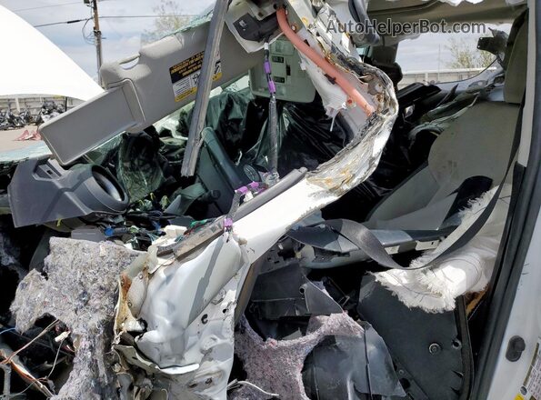 2T3WFREV9JW484717 2018 TOYOTA RAV4 White Widok wnętrza z przodu