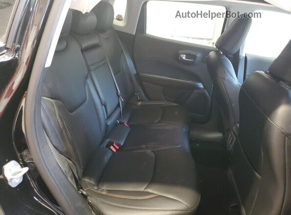 3C4NJDCB0JT401348 2018 JEEP COMPASS Black Rear interior view