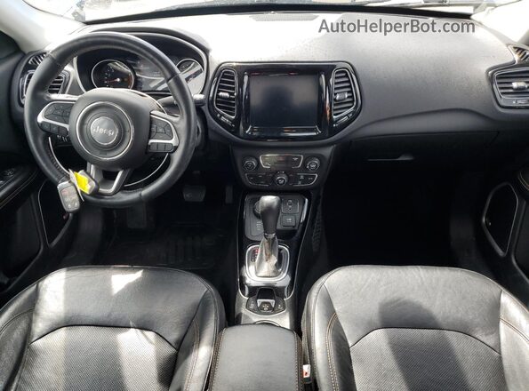 3C4NJDCB5JT178935 2018 JEEP COMPASS Blue Vista del salpicadero
