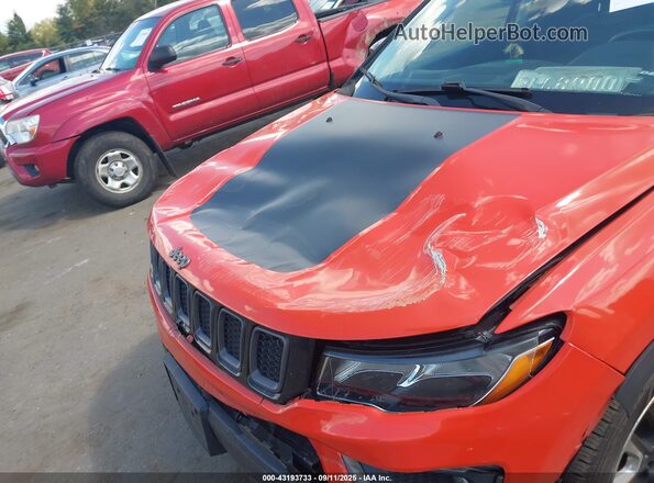 3C4NJDDB9HT664771 2017 JEEP NEW COMPASS Orange Widok z przodu