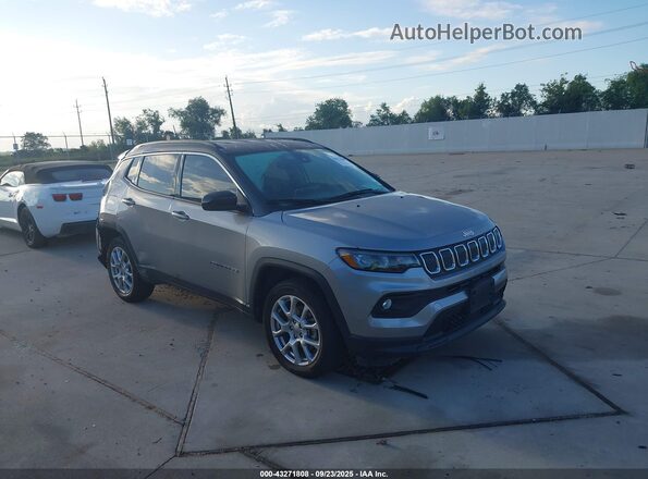 3C4NJDFBXNT231873 2022 JEEP COMPASS Серый Передняя правая четверть