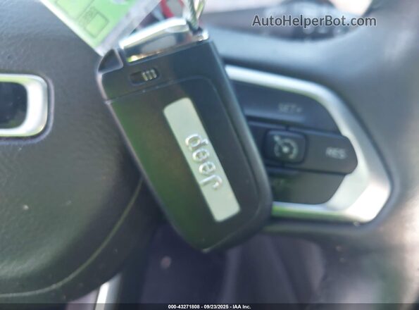 3C4NJDFBXNT231873 2022 JEEP COMPASS Серый Вид панели приборов