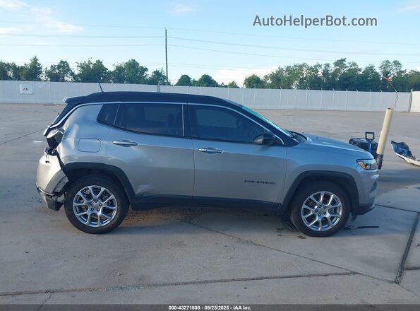 3C4NJDFBXNT231873 2022 JEEP COMPASS Серый Вид задней части салона