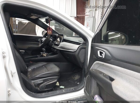 3C4NJDFN8RT170524 2024 JEEP COMPASS White Vista interior delantera