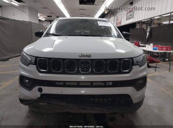3C4NJDFN8RT170524 2024 JEEP COMPASS White Vista del cuadro de instrumentos