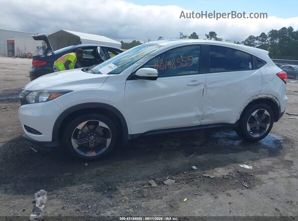 3CZRU5H56JM720467 2018 HONDA HR-V White 360 interior view