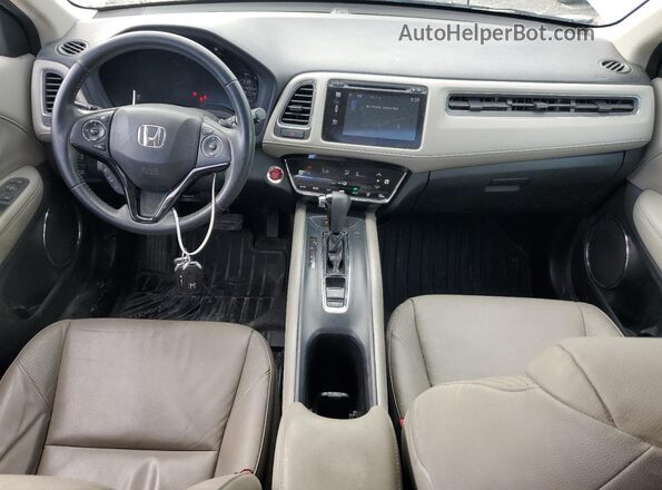 3CZRU6H78JM700275 2018 HONDA HR-V Белый Вид панели приборов