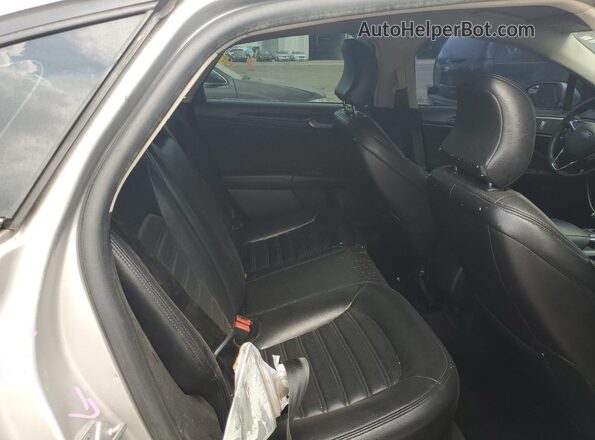 3FA6P0G72JR229196 2018 FORD FUSION Silver Вид задніх сидінь