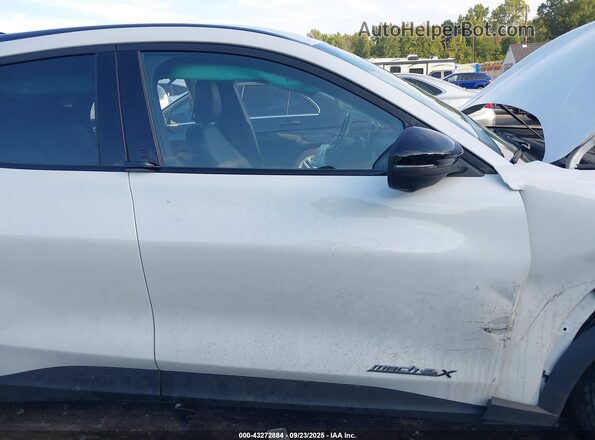 3FMTK1SU3RMA45873 2024 FORD MUSTANG MACH-E Белый Вид спереди