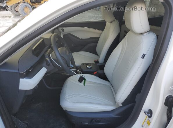 3FMTK3SU9RMA01663 2024 FORD MUSTANG MACH-E PREMI White Սալոնի դիմացի տեսք