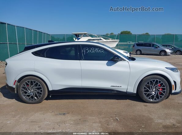 3FMTK4SX0NMA62149 2022 FORD MUSTANG MACH-E Белый Вид задней части салона