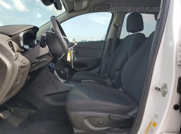 3GNCJKSB2LL284623 2020 CHEVROLET TRAX Белый Вид салона спереди