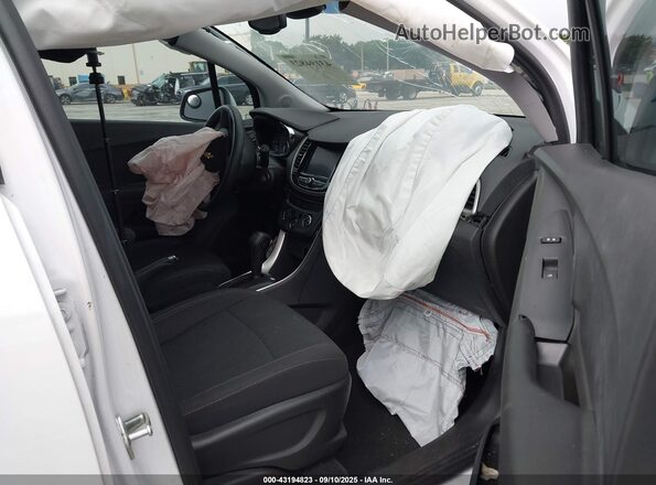 3GNCJKSB7LL333301 2020 CHEVROLET TRAX Белый Вид салона спереди
