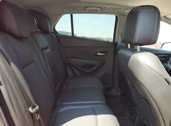 3GNCJLSB6JL294638 2018 CHEVROLET TRAX Красный Вид задней части салона