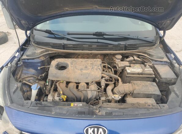 3KPA24AB2JE137701 2018 KIA RIO Blue Widok wnętrza z tyłu