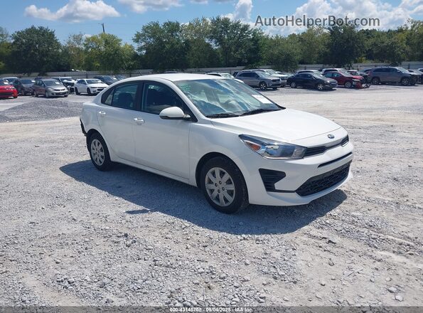 3KPA24AD4ME386507 2021 KIA RIO Белый Передняя правая четверть