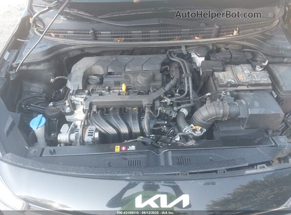 3KPA24AD4NE487953 2022 KIA RIO Black Widok z tyłu