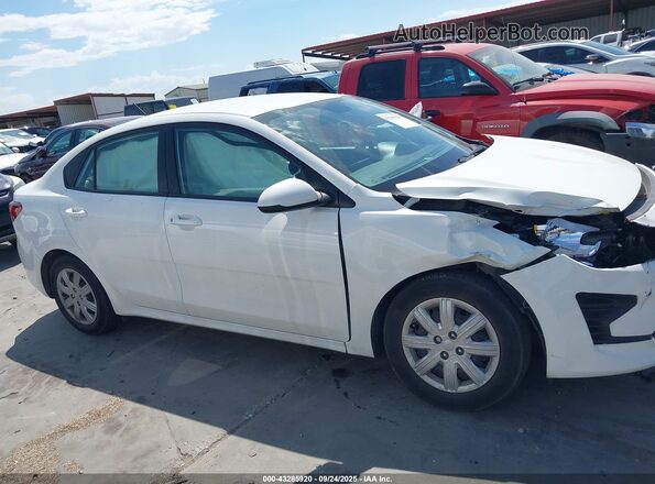 3KPA24AD7ME393726 2021 KIA RIO Белый Вид задней части салона