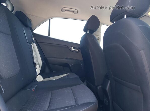 3KPA25AB7JE119930 2018 KIA RIO White უკანა სავარძლების ხედი