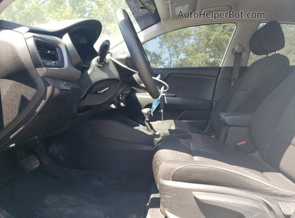 3KPA25AB7JE119930 2018 KIA RIO White წინა სალონის ხედი