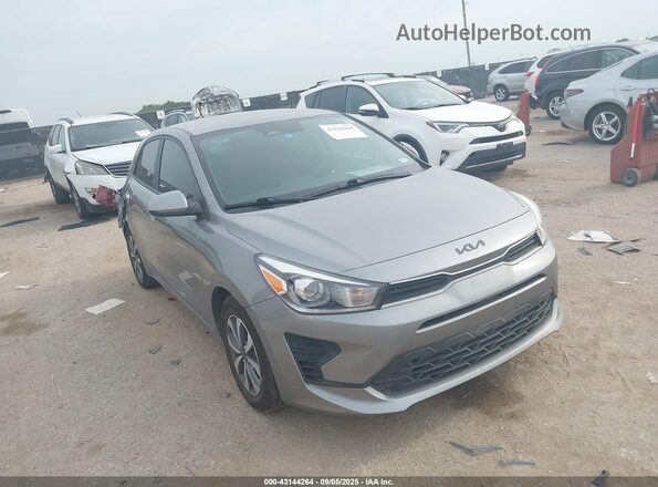 3KPA25AD7PE588901 2023 KIA RIO 5-DOOR Gray Przód prawy