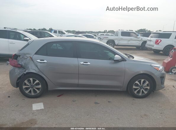 3KPA25AD7PE588901 2023 KIA RIO 5-DOOR Gray Widok wnętrza 360 stopni