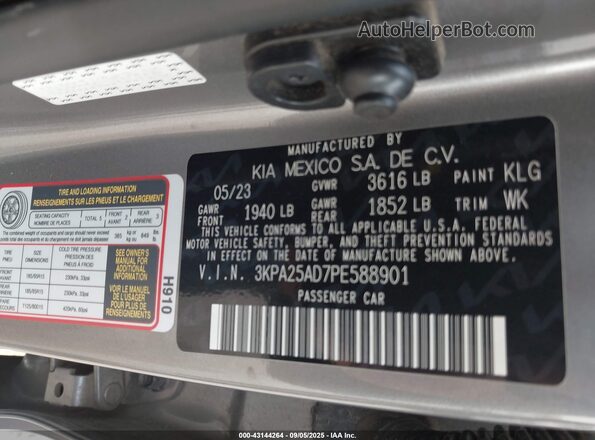 3KPA25AD7PE588901 2023 KIA RIO 5-DOOR Gray Widok komory silnika